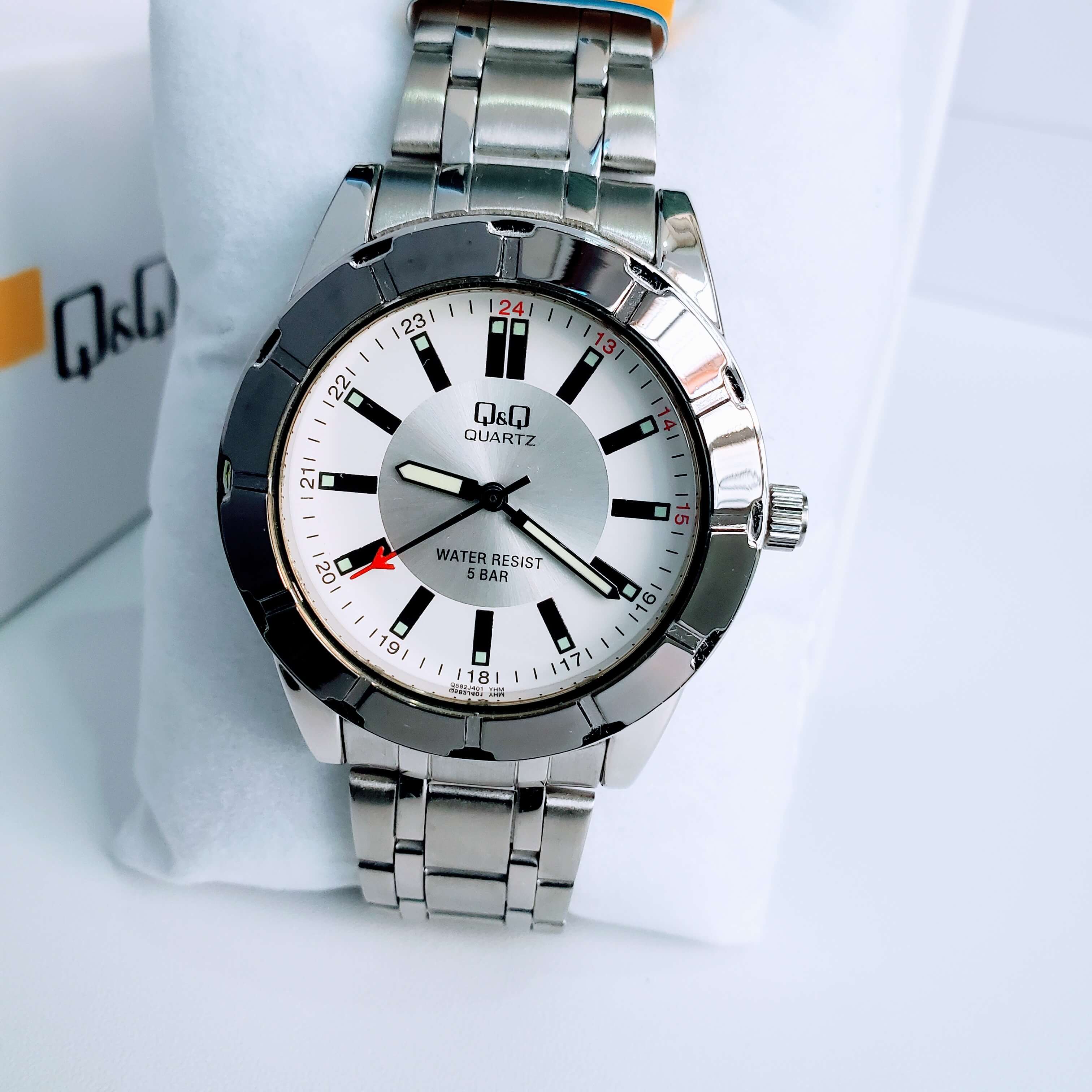 Men's Q&Q Watch J401Y Waterproof Luminous